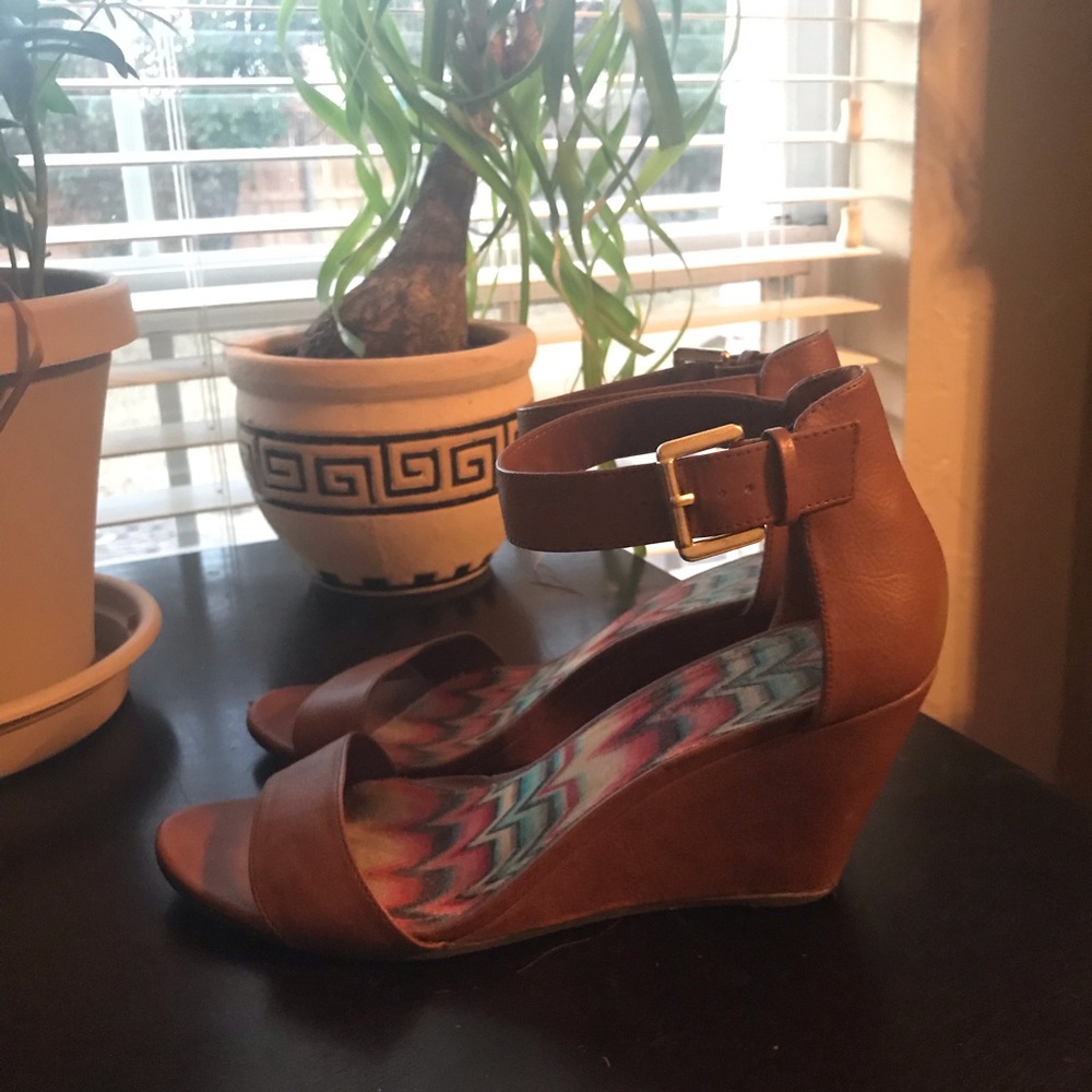 American Eagle Sandals